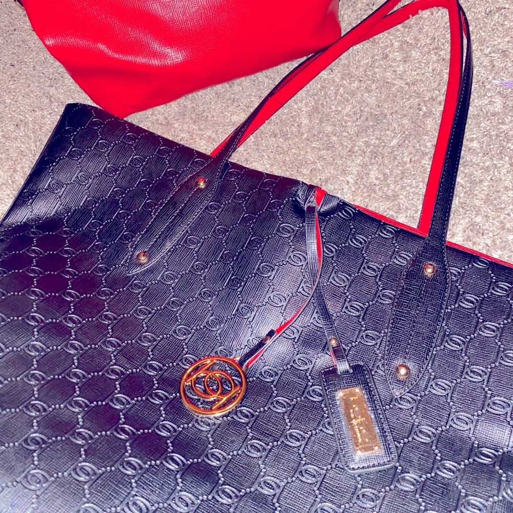 BEBE PURSE WITH MAKEUP BAG❤️